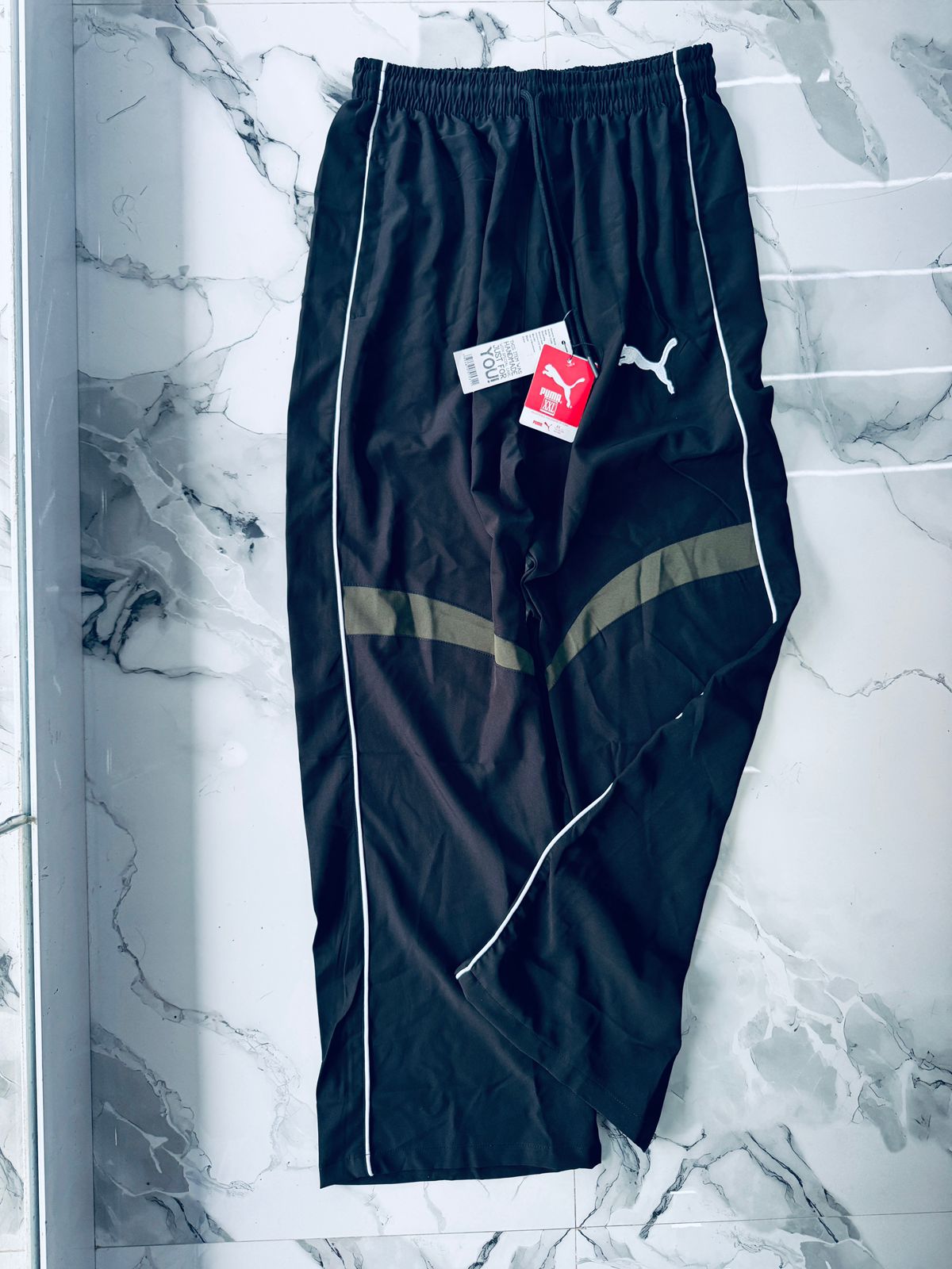 Men's Black Track Pants with Olive Accent – Lightweight Sports Joggers with Contrast Piping